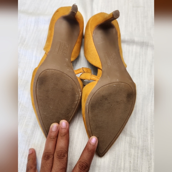 Jones New York Mustard Yellow Heels Size 8M - Picture 11 of 13